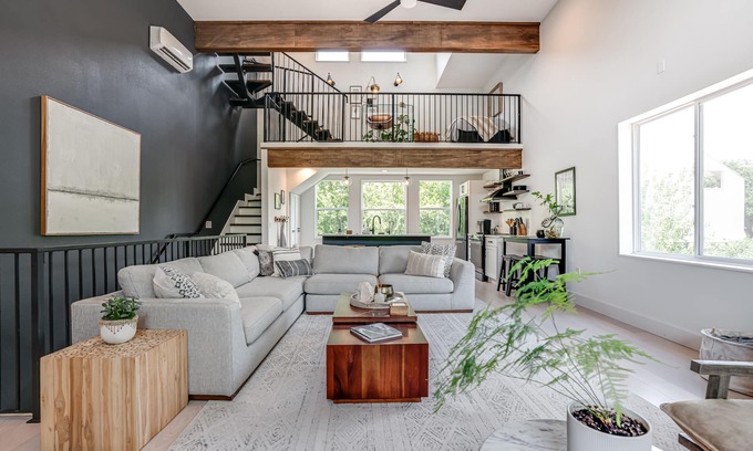 Tobin Hill House | Guest Rated: 9.8 - Pearl Townhouse Loft Near River & District