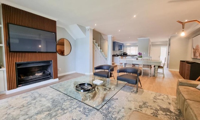 Cape Winelands Cabin | Exceptional Golf Lodge at Pearl Valley with Ocean Views