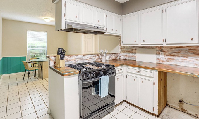 Pearland House | Inviting Pearland Home with Patio Near Downtown Houston