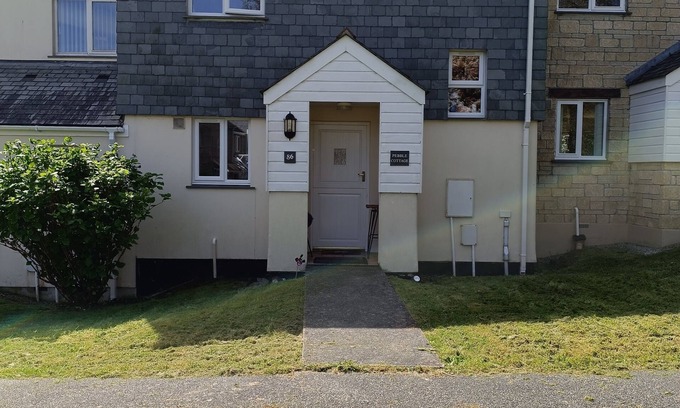 Falmouth Cottage | Pet-Friendly Pebble Cottage at Pendra Loweth - Rated 10/10