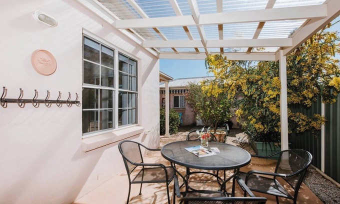 Central Mudgee House | Discover Pebble Lane Cottage: Family and Pet-Friendly Retreat