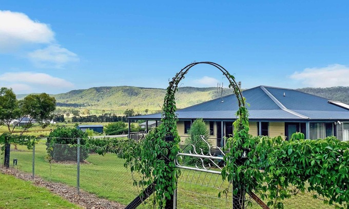 Millfield House | Pebblebrook - Enchanting Country Escape with Spa and Hot Tub