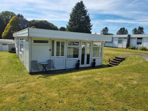 Haverfordwest Ski Chalet | Family-Friendly Pebbles: 4-Star Stay with Perfect Ratings