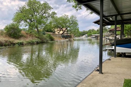 Horseshoe Bay House | Pecan Creek Dream: Family-Friendly Retreat with High Ratings