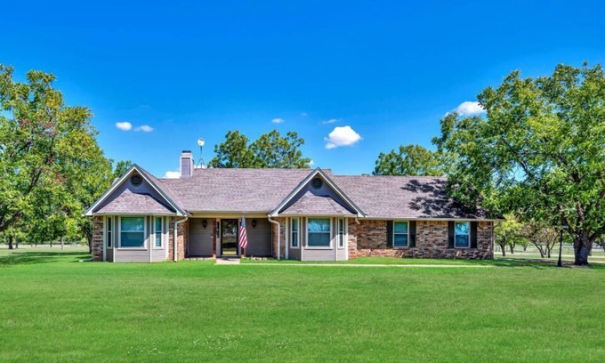 Woodway House | Pecan Grove Retreat-Waco/Baylor/The Silos/ Hot Tub
