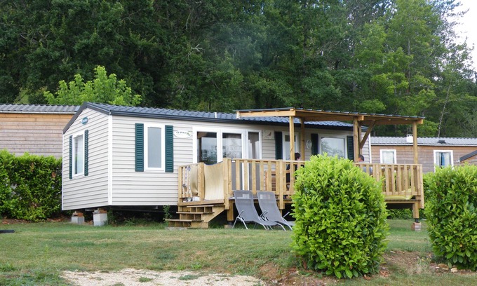 Le Buisson-de-Cadouin House | Pet-Friendly Pecan y Mobile Home with Pool & Breakfast