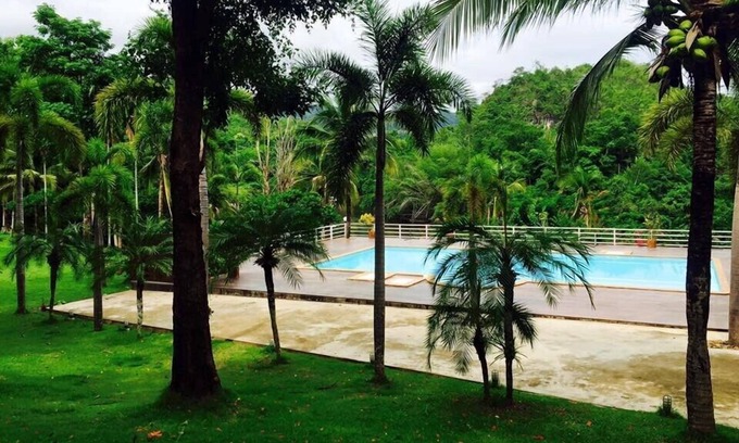 Tha Sao Resort | Relax at Pechmaneekan Beach Resort with Pool & Family Amenities