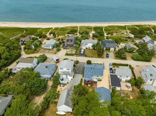 Peconic House | Relaxing Peconic Sound Beach Home with Backyard & Vineyards
