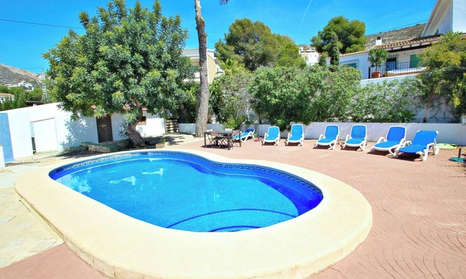 El Portet Villa | Relaxing Pedro 6: Oceanfront Holiday Home with Pool