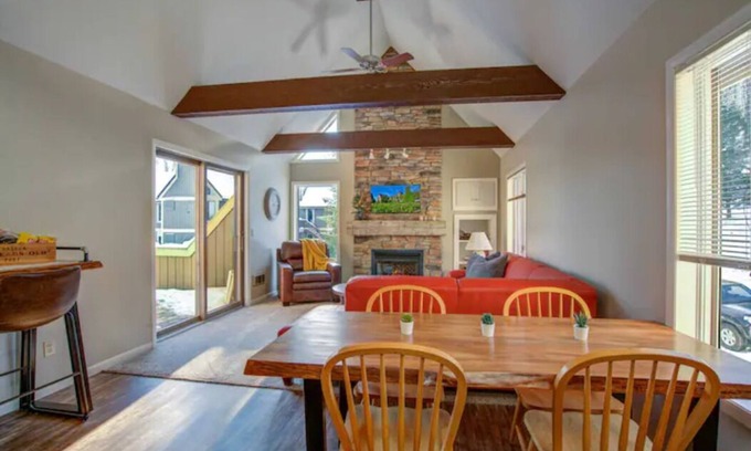Clymer Condo | Unbeatable Peek Chalet 2.0 Near the Slopes with Pool