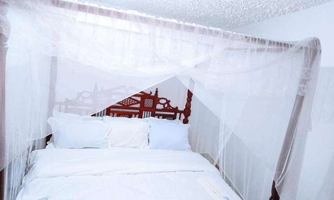 Narok House | Welcoming Peeshe B Guest House: Family-Friendly Getaway