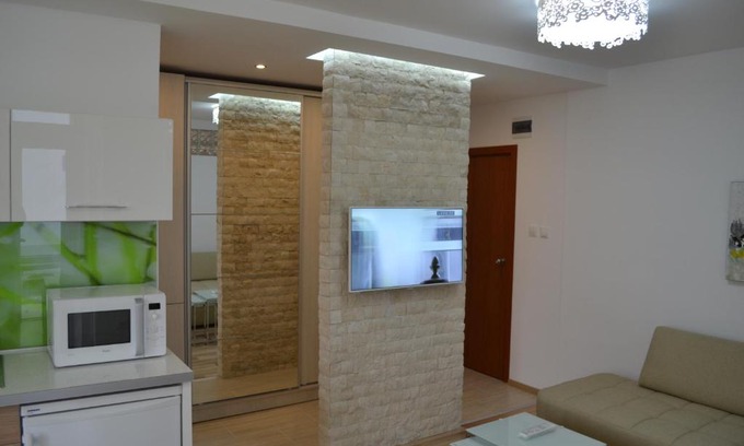 Sunny Beach Apartment | Peevi Apartments Elit 1: Oceanfront Retreat with Pool