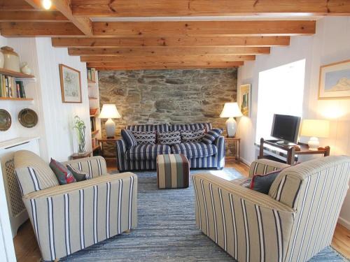 Porthleven House | Family-Friendly Pegs: 4-Star Comfort with High Ratings