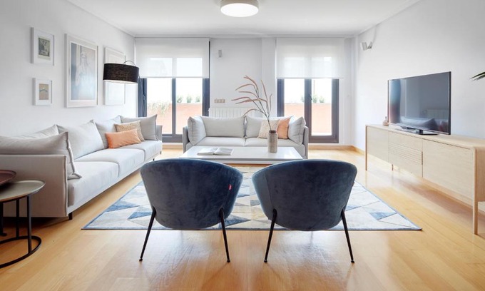 Antiguo Apartment | Relaxing Peine del Viento with Pool & Child-Friendly Amenities
