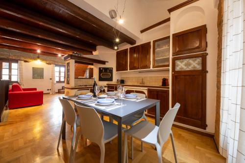 La Morra Apartment | Peiragal: 4-Star Hotel with Hot Tub & Family-Friendly Vibes