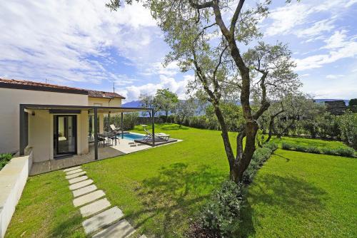 Villavetro Villa | Pelacà 1931: Small Villa with Oceanfront Minipool