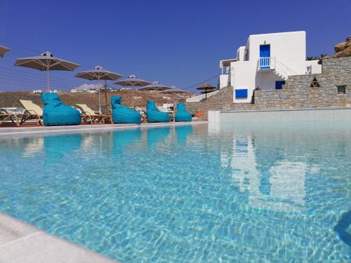 Platis Gialos Apartment | Discover Pelagos Studios: Family-Friendly with Pool Access
