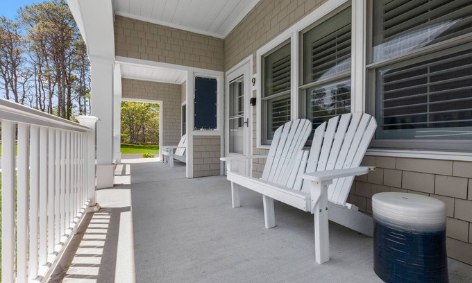 West Harwich Hotel | Discover Pelham on Earle: Ocean View & Poolside Relaxation