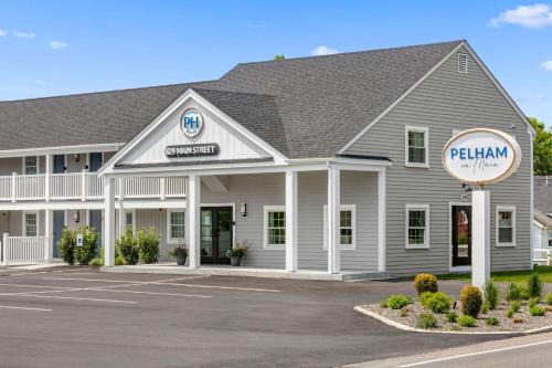 West Dennis Hotel | Premier Pelham on Main: Pool, Family-Friendly & Accessible