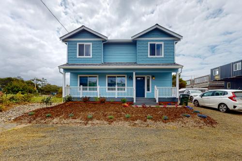 Rockaway Beach House | Discover Pelican and the Raven: 9.5/10 Guest Rated Escape