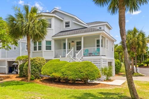 Pelican Bay House | Pelican Bay 13 - Cozy Beachside Retreat with Pool Access