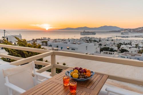 Drafaki Hotel | Comfort and Fun Await at Pelican Hotel with Pool & Hot Tub