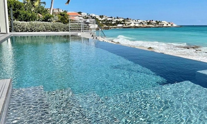 Cole Bay Villa | Experience Paradise at Pelican Key Beach Villa