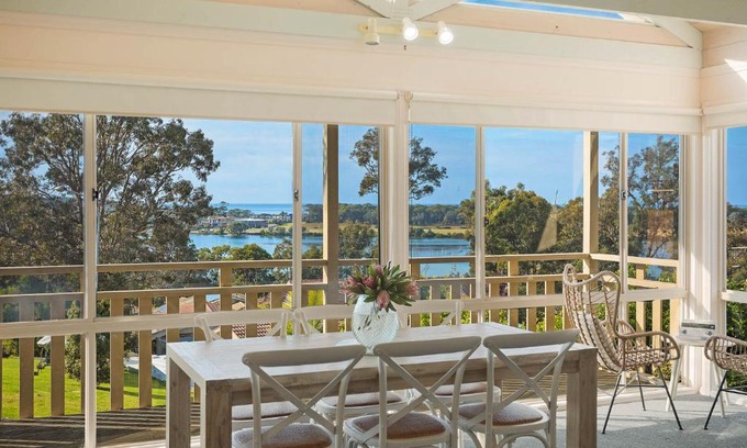 Merimbula House | Welcoming Pelican Lake Holiday House: Pet & Child Friendly
