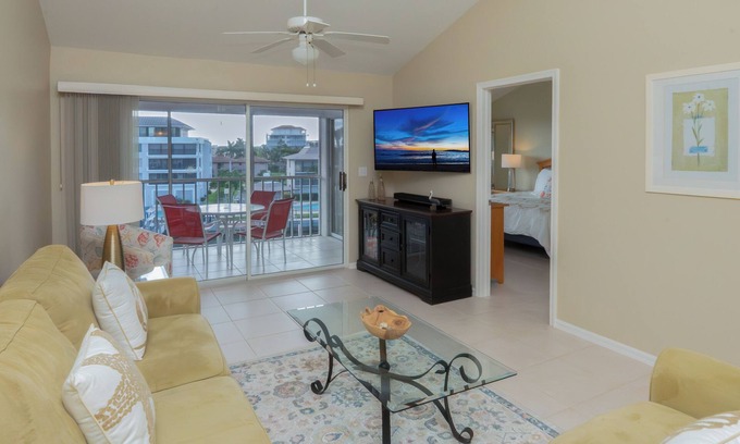 Marco Island Condo | Pelican Perch - Walk to South Beach