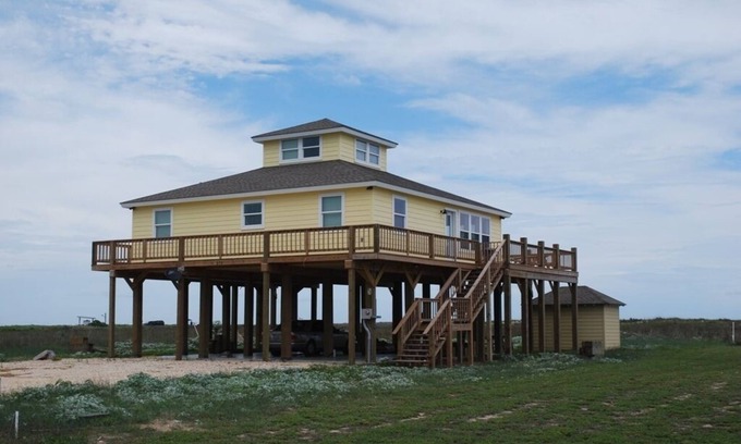 Matagorda House | Pelican Point: Unwind with Ocean Views and Beach Sunrises