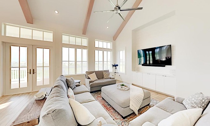 Port Aransas House | Discover Pelican's Perch at Palmilla Beach with Pool Access