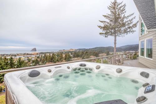 Pacific City House | Pelican Villa: 4-Star Family-Friendly Retreat with Breakfast