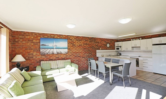 Merimbula Apartment | Ideal Pelican Waters Unit 2: Family-Friendly Comfort Awaits