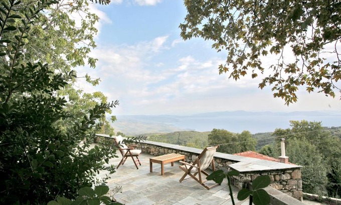 Vizitsa Ski Chalet | Modern Cottage Retreat at Pelion Belvedere with Hot Tub