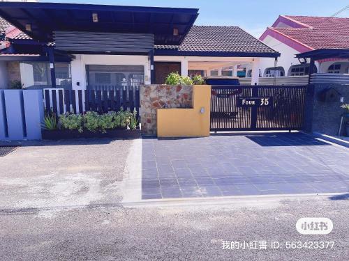 Miri Villa | Guest Rated: Pelita Commercial Centre Homestay with Hot Tub
