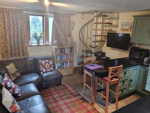 Hepworth House | Pet-Friendly Pellcroft Cottage with Hot Tub & Perfect Rating