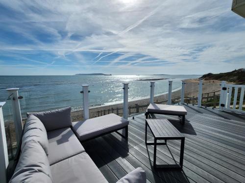 Holworth Resort | Dog-Friendly Pemberton Avon Pitch 30 Caravan Park Retreat