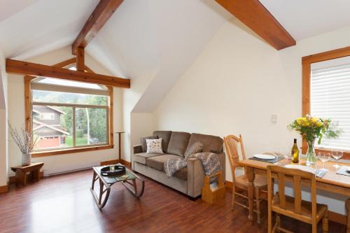 Pemberton Apartment | Cozy Pemberton Suite: Walk to Village & Trails, Great Views