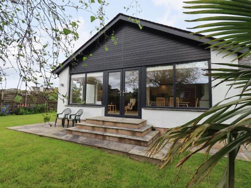 Cartmel House | Family-Friendly Pembroke: A 4-Star Destination Awaits