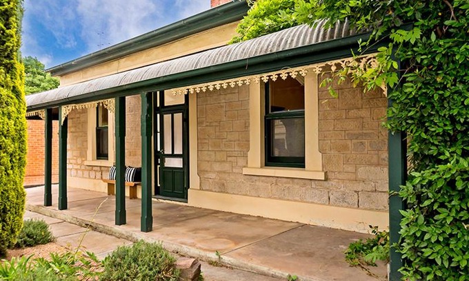 Angaston Bed & Breakfast | Explore Pembury Cottage: 4-Star Pet-Friendly Retreat