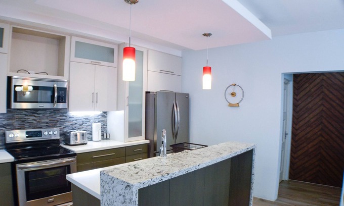 Downtown Apartment | Guest Rated: Pen Manor - Modern 2 Bedroom Apartment
