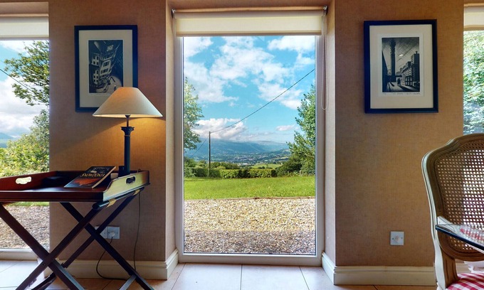 Llanrwst Cottage | Cozy Pen Y Bryn Cottage with Kitchen & Breakfast Included