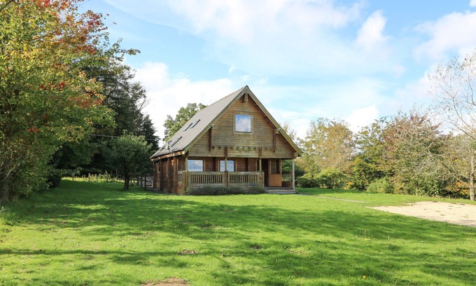Presteigne Cottage | Pet-Friendly Pen Y Clawdd: Character Cottage with Spa