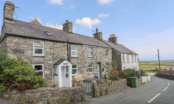 Llithfaen Cottage | Pet-Friendly Character Cottage at Pen Y Groes, Llithfaen