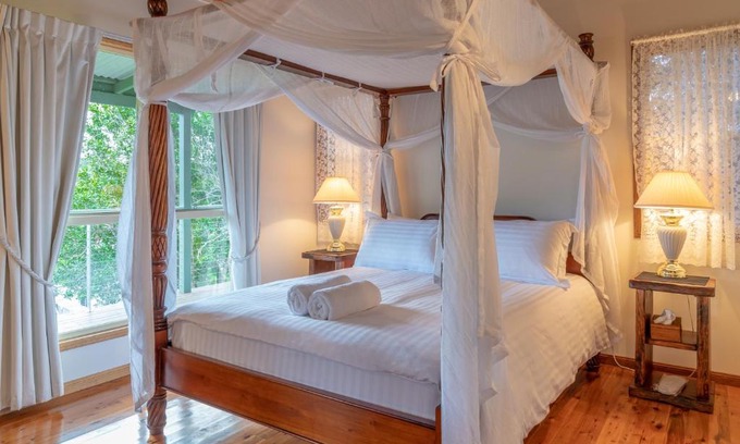 Mapleton Ski Chalet | Discover Pencil Creek Cottages: 4-Star Getaway with Breakfast