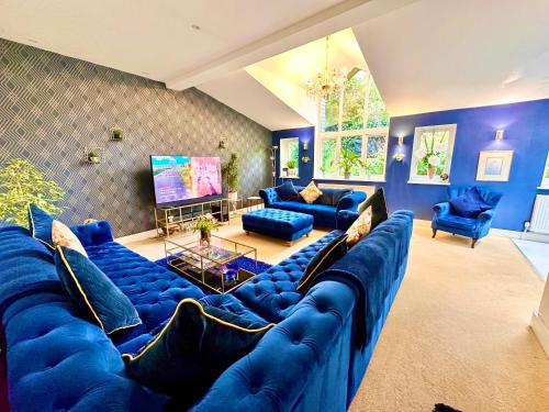 Usk House | Relax at Penderi House Usk: Pool, Restaurant & Hot Tub