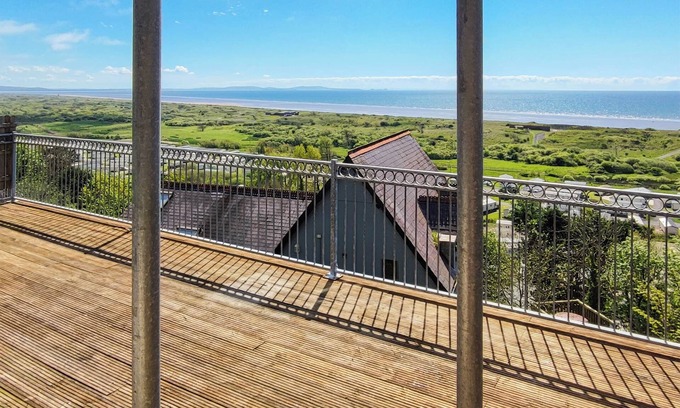 Pendine Cottage | Cozy 2 Bedroom Getaway in Pendine with Oceanfront Views