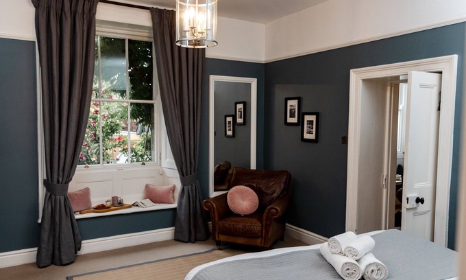 Giggleswick Apartment | Pet Friendly Pendle View - Guest Rated 10/10 Getaway
