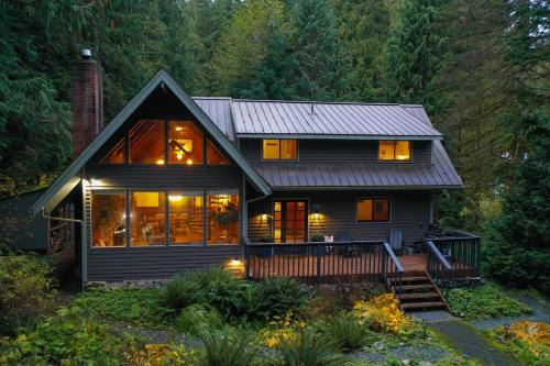 Glacier House | Experience Pendleton Pines Lodge: 4-Star Hot Tub Retreat