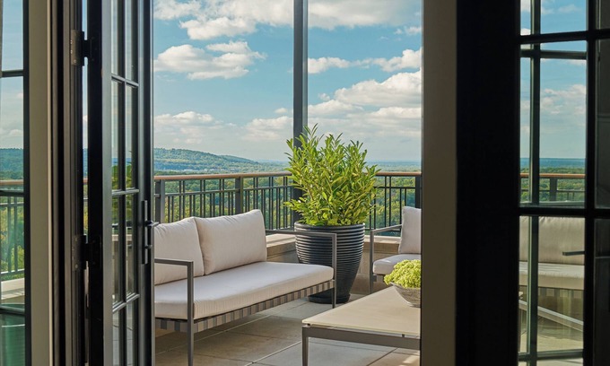Far Hills Hotel | Indulge at Pendry Natirar with Spa, Pool & Family Amenities